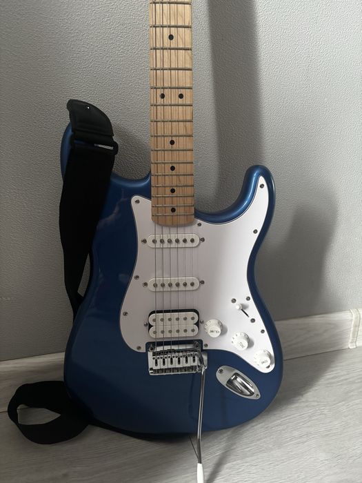 Электрогитара Squier Stratocaster HSS + Комбик Fender