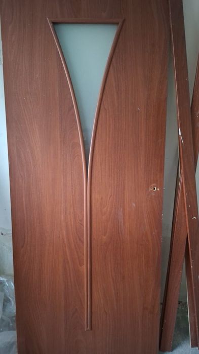 Продам двери межкомнатные  б/у