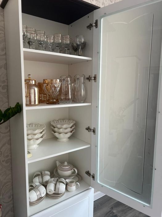 Б/у сервант жақсы күйде.