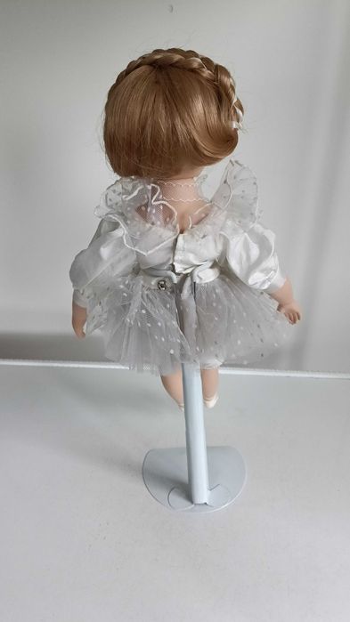 Балерина, порцеланова, английска , колекционерска кукла от Alberon Dolls .
