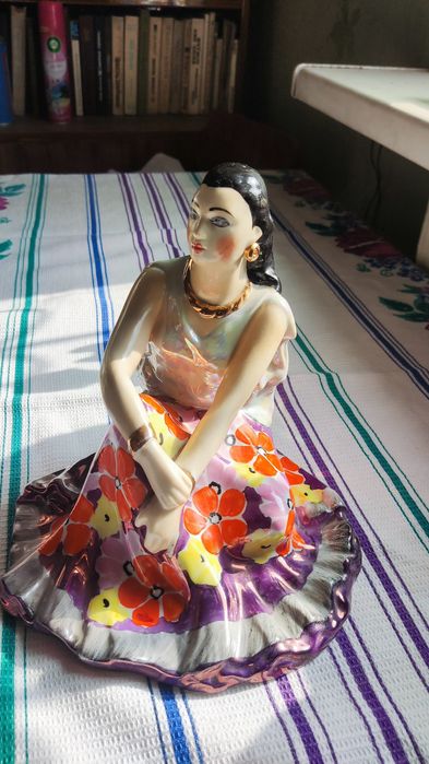 Статуэтка фарфор