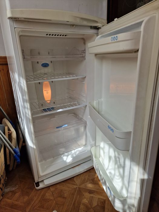 Продаётся Холодильник LG