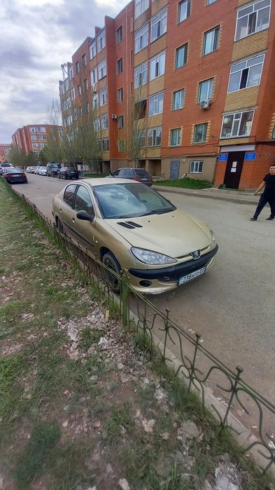 Продам целиком на запчасть пежо 206