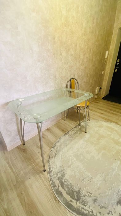 Стол кухонный