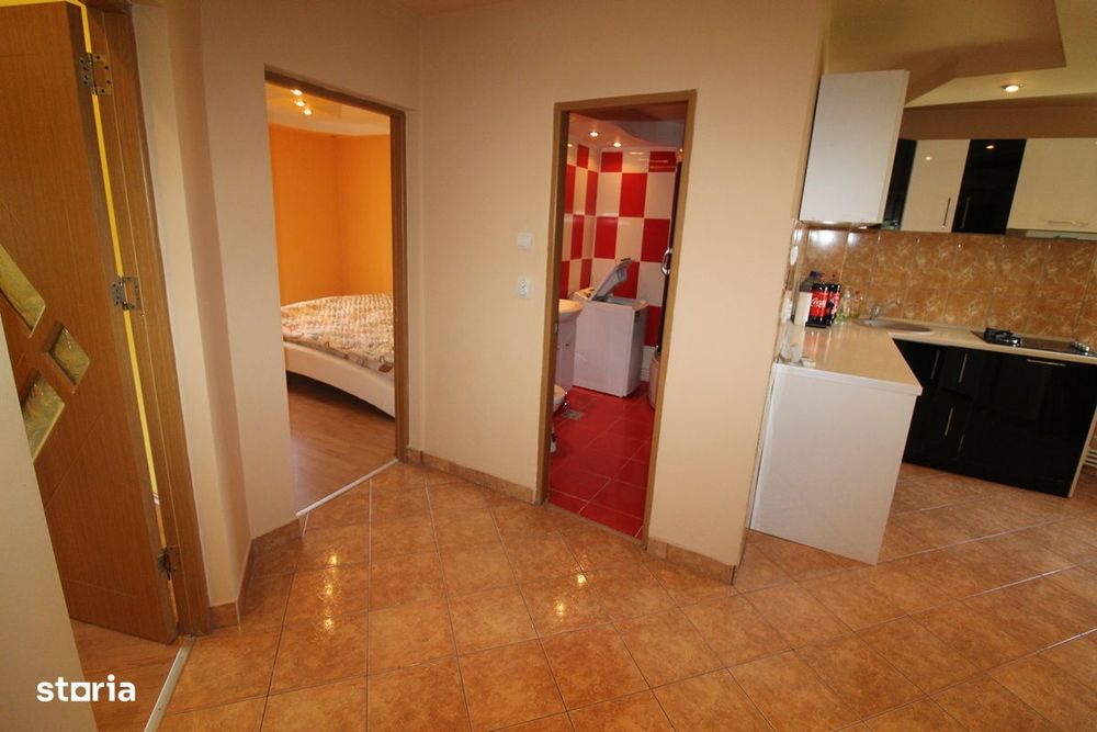 Vând apartament 2 camere în Hunedoara, zona Micro5-Bd. Dacia, et. 3...