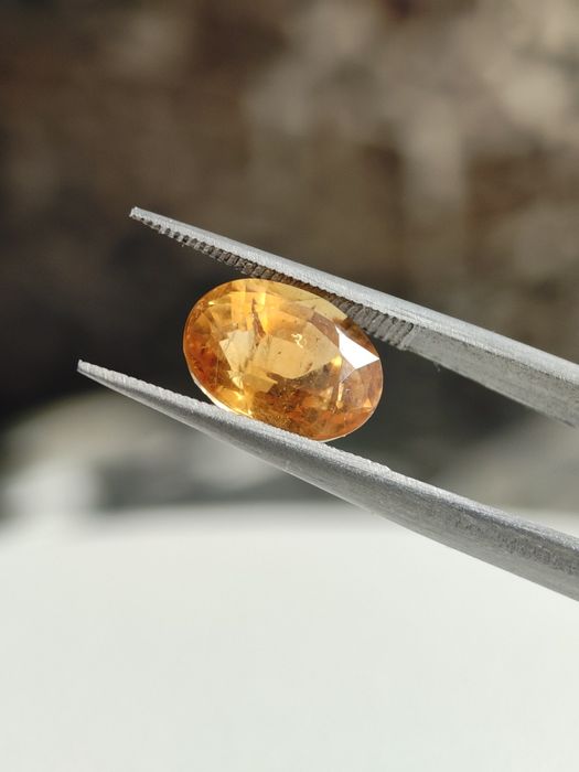 Сапфир голям intense yellow