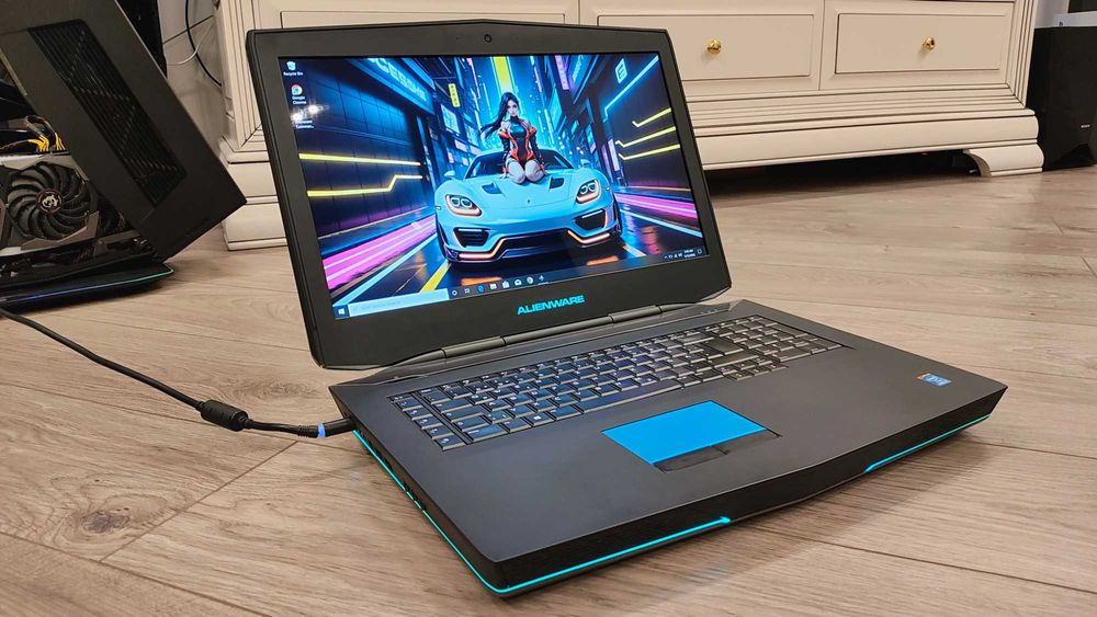 Laptop gaming ALIENWARE, model rar ,intel core i7 , doua placi video, display mare de 18,4 inch