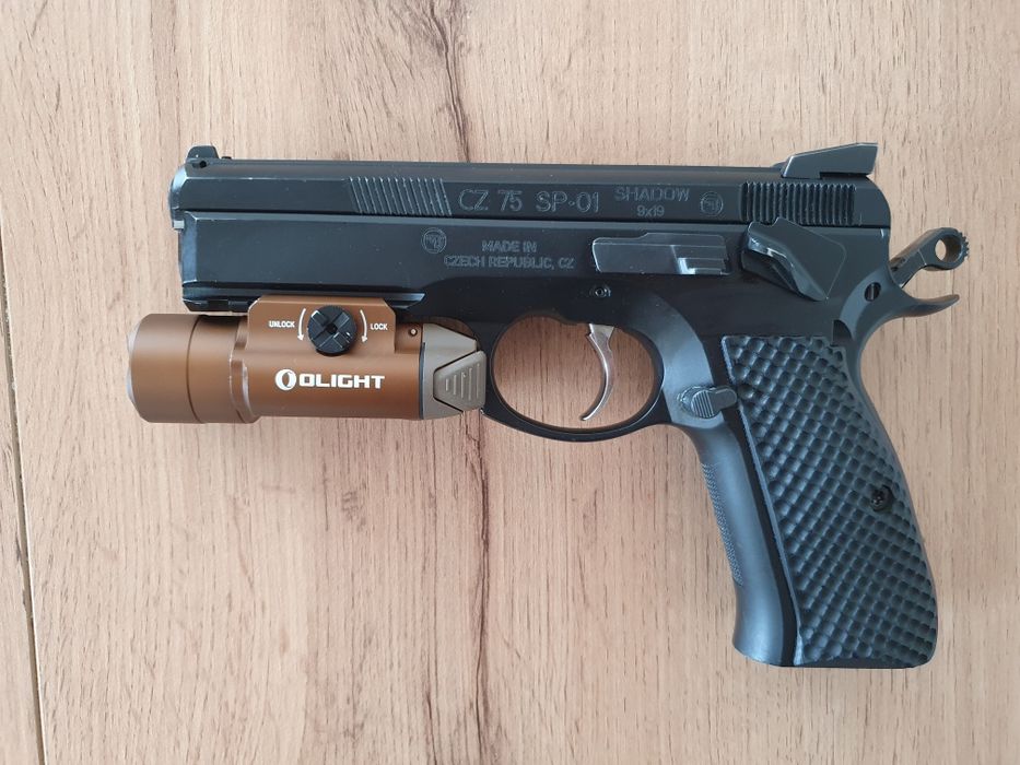 Olight PL Turbo și PL-3R Valkyrie FDE