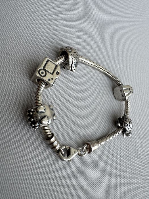 Bratara cu charmuri Pandora