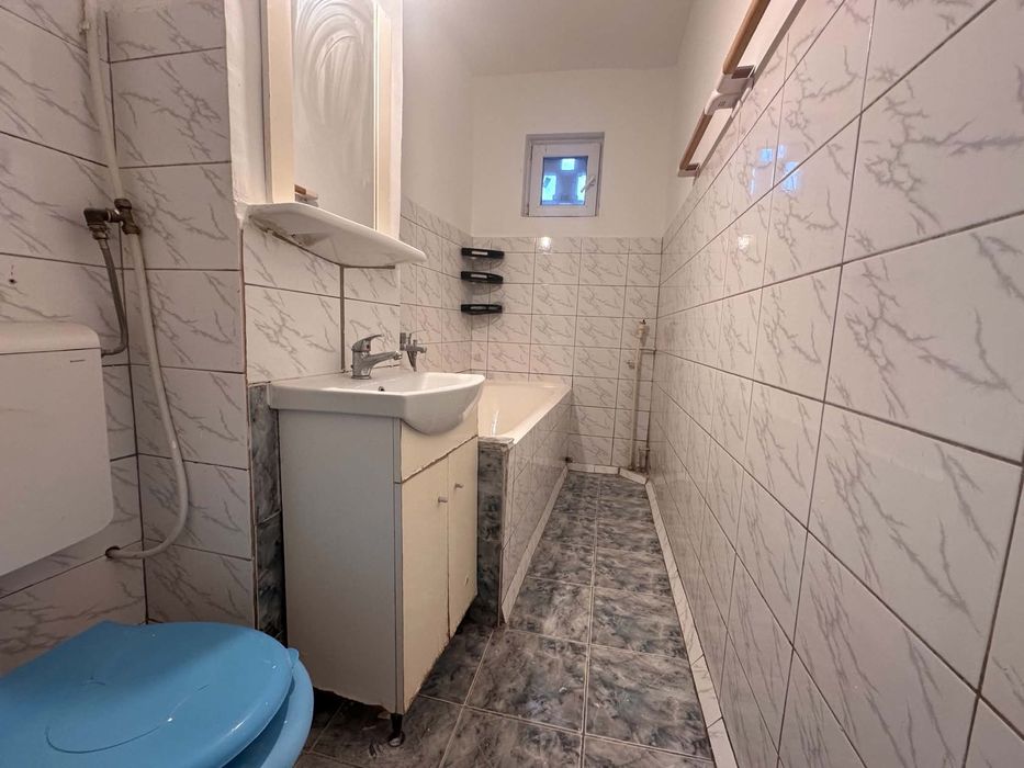 Propietar etaj 3 in bloc izolat