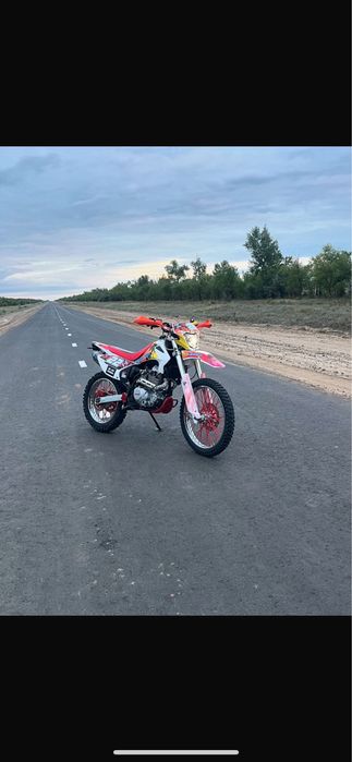 ПРОДАМ ЭНДУРО МОТОЦИКЛ 300сс мотоцикл полностью на ходу