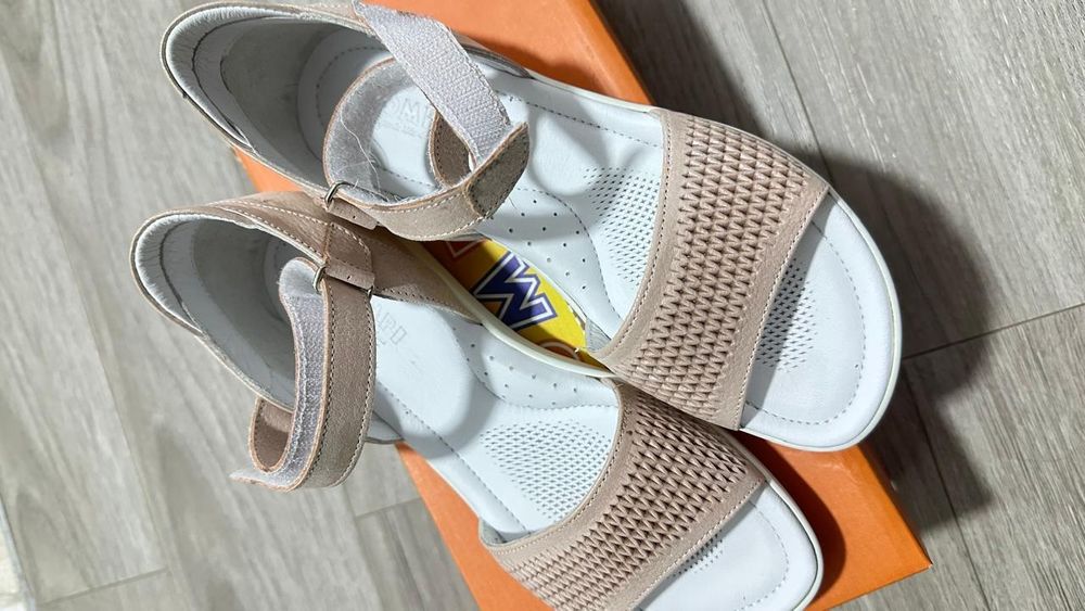 Продам кожаные  сандали на девочку