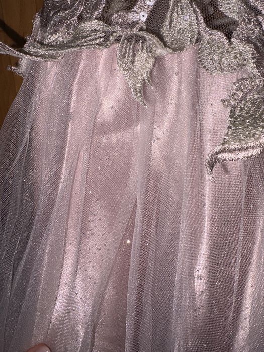 Бална рокля. Обличана един път. Без забележки.