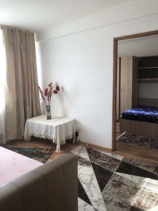 Închiriez apartament 3 camere