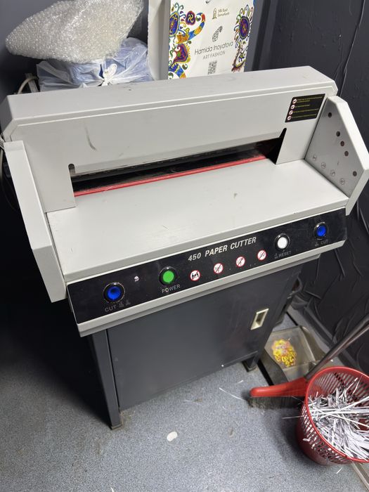 Резак для бумаги гильотинный