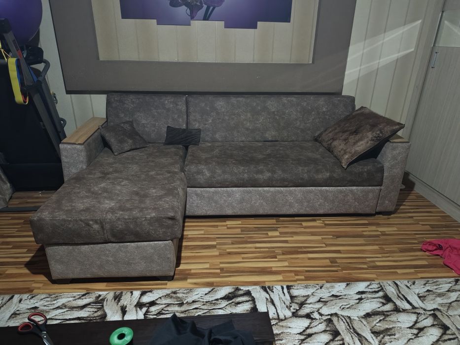 Угловой диван. Состояние отличное.