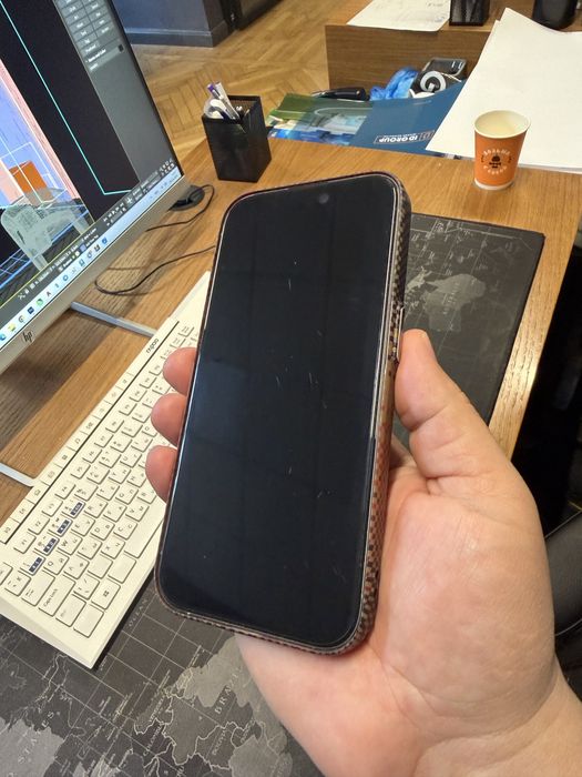 Srochna iphone 15pro titan 256 gb sotiladi. ideal holatda