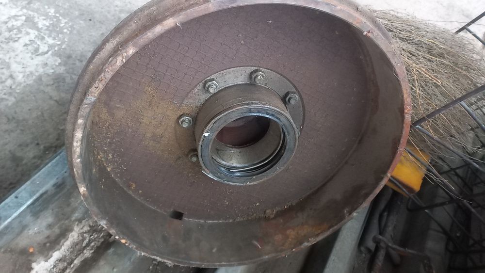 Продам передни ступицу зил