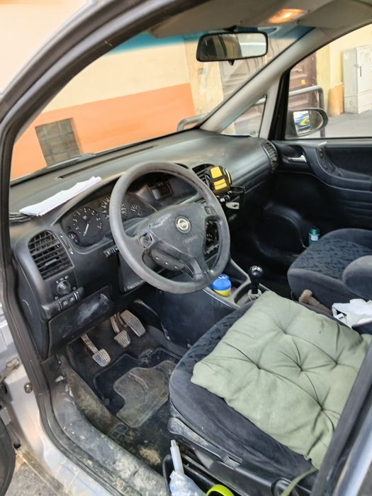 Vând Opel Zajfira ,mai multe detalii la tel 0770450261 ,fără  incidente în trafic ,acte in regulă  are si baulet deasupra(portbagaj).