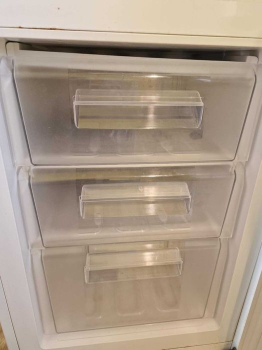 Хладилник с фризер