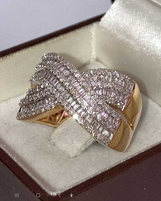 Inel superb din aur galben/alb 14 k+ 220 briliante/ baghete total 2ct