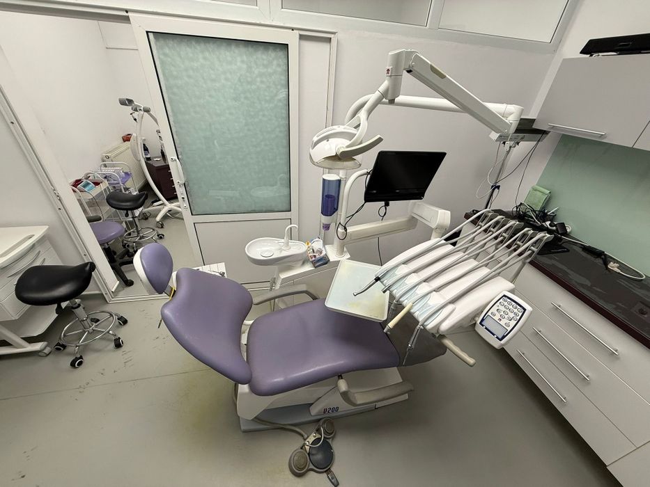 De vanzare 2 Unituri stomatologice in stare buna de functionare