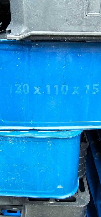 Продавам пластмасови палета.