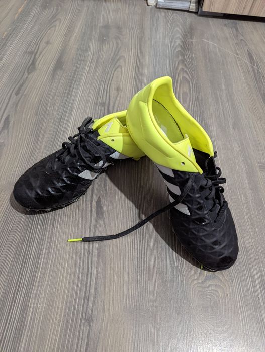 Crampoane adidas mărime 40