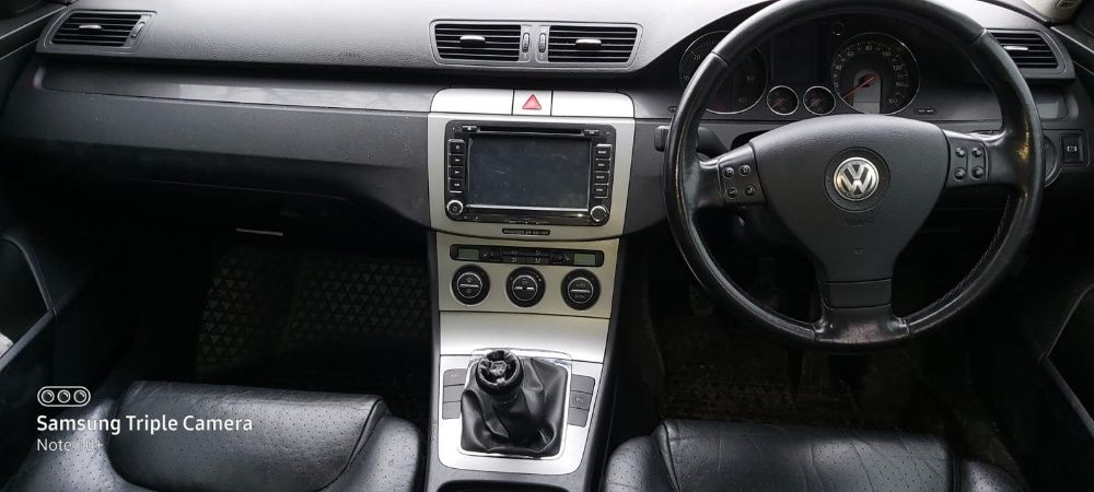 Dezmembrez Volkswagen Passat B6 2.0 TDi 140 CP an 2005 cod motor BKP