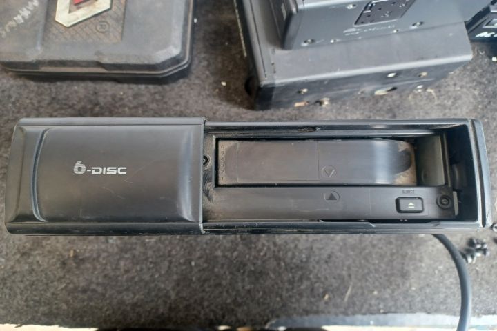 Magazie CD 1J6035111 Volkswagen VW Touareg generatia 1 7L