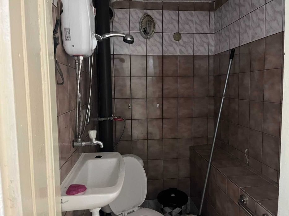 Продава: Къща РЗП 380 кв.м., двор 262 кв.м. в Карлово