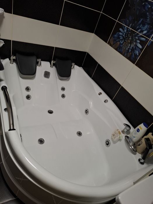 Cada Kadda baie 2 persoane, hidromasaj, asimetrica, masca inclusa