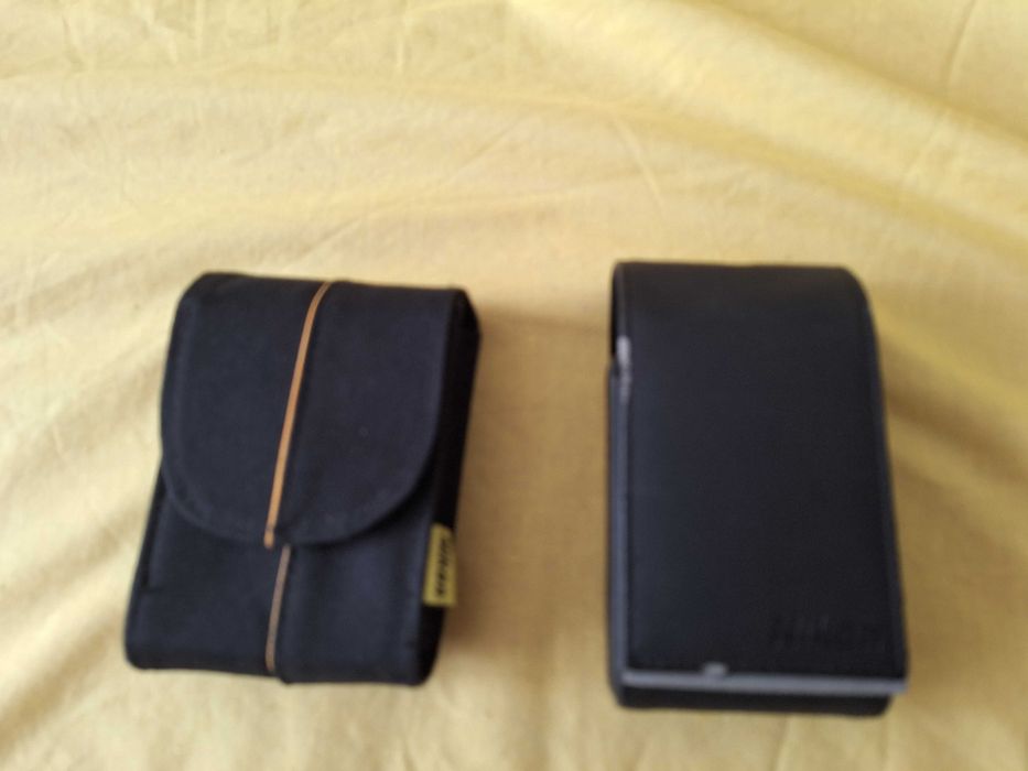 Doua gentute pentru aparate foto NIKON