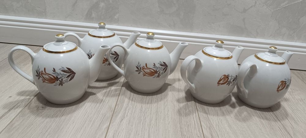 Фарфоровые чайники