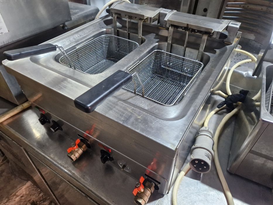 Friteuza dubla cu 2 coșuri la 380v, cu robinet golire