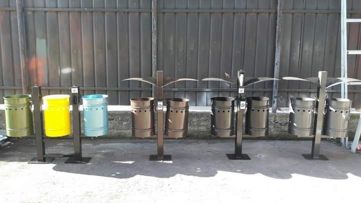 Bănci și cosuri pentru parcuri și grădini