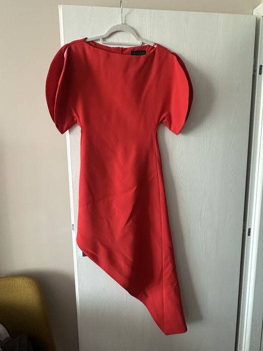 Асиметрична червена рокля ZARA