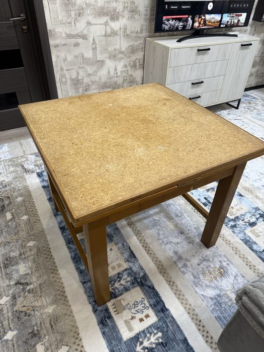 Продается стол