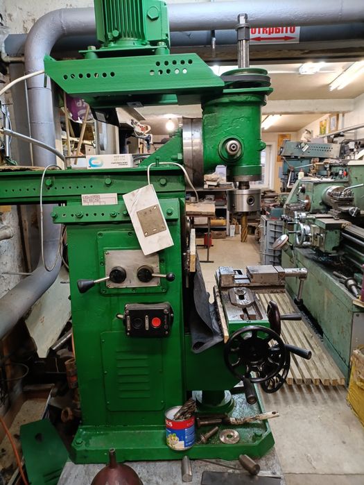 Продаю фрезерный станок