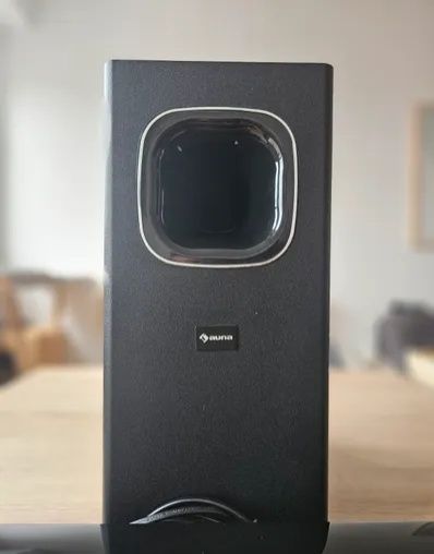 Soundbar cu subwoofer și telecomanda