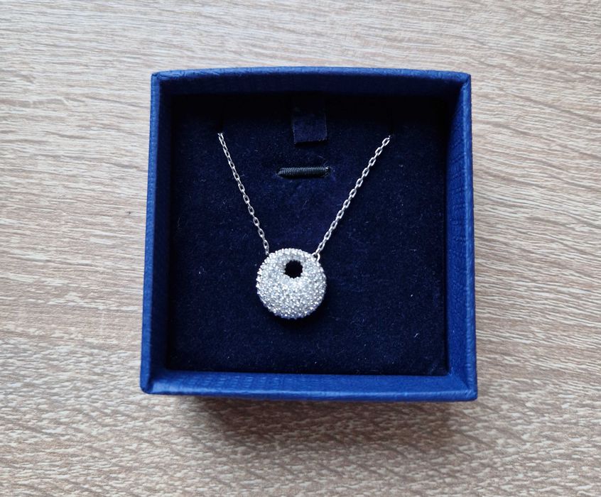 Колие Swarovski ново!