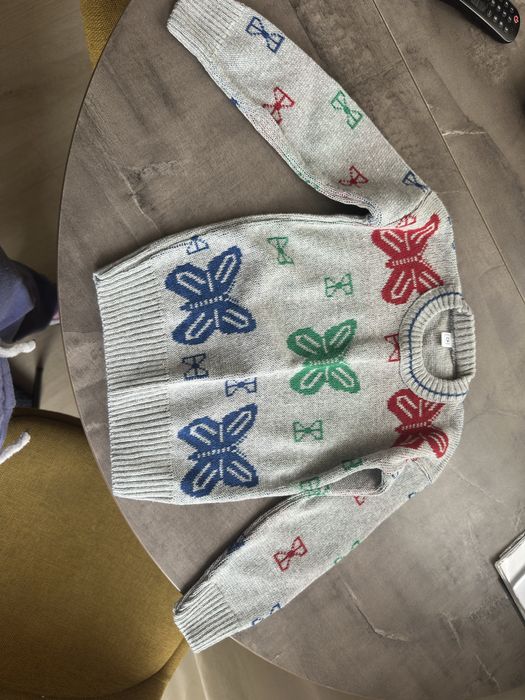 Нов детски пуловер за момиченце.