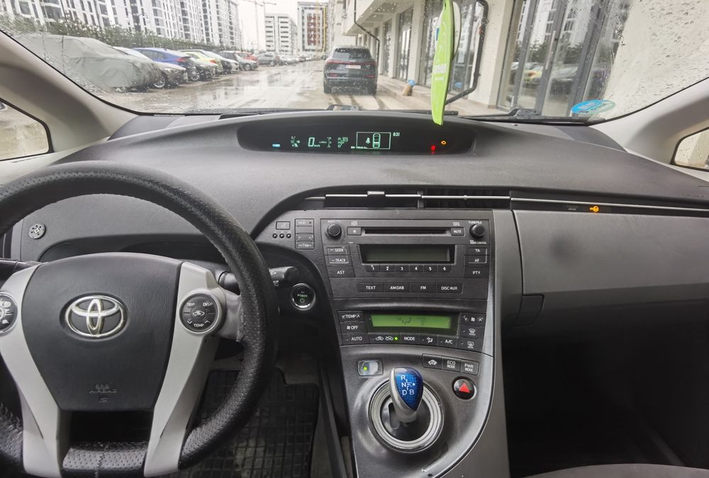 Toyota Prius automat din 07/2011 - Hybrid cu GPL montat recent !