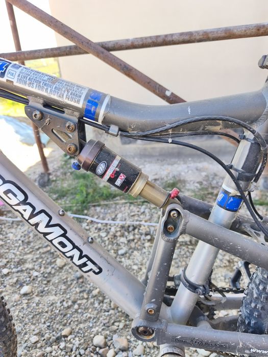 Bicicleta Bergamont downhill