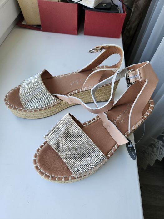 Продам босоножки new look