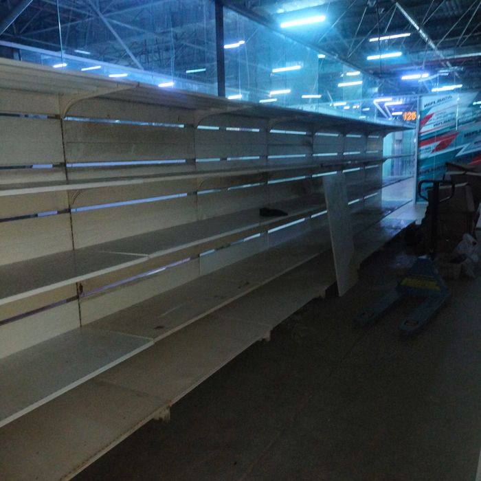 Витрина полька для магазина