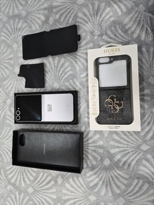 Samsung Z Flip 6 – 12GB RAM / 512GB