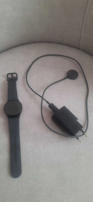 Срочно продаю Galaxy Watch 6 (40 mm) смарт часы!!!