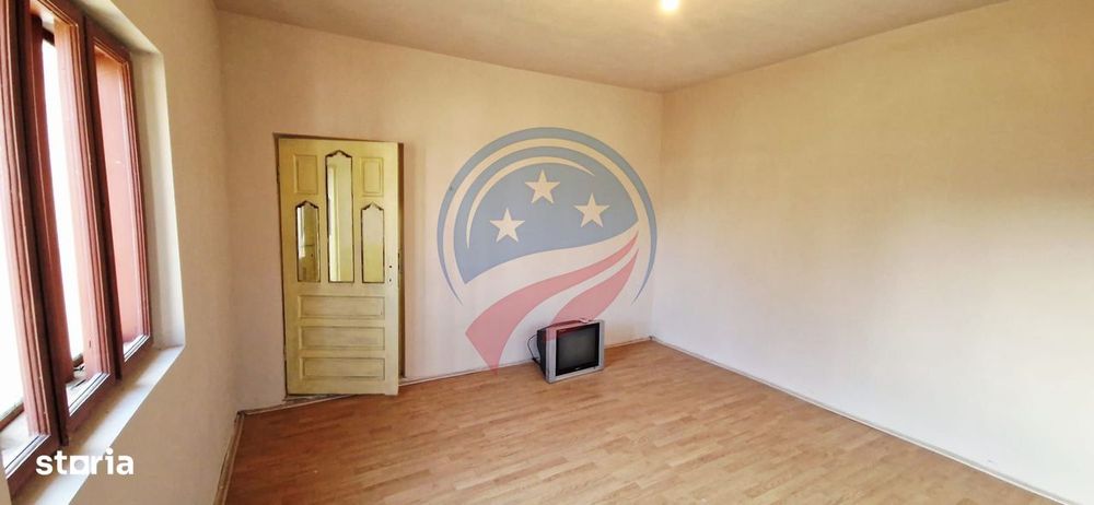 Casa Bradesti  teren  intravilan 7952 mp  deschidere 33 m la DE 70