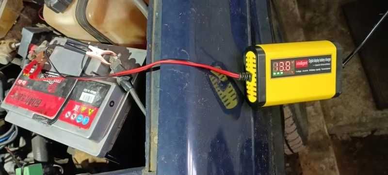 Redresor Baterie Auto Moto 12 V Incarcator Sursa Alimentare